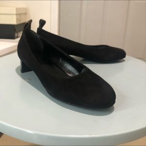 Louis Vuitton uniform flats Sz 38